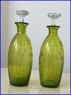 Deux Carafe A Liqueur En Cristal Gravé Saint Louis