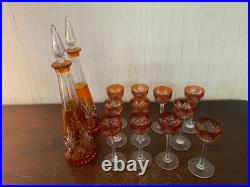 Ensemble de 11 verres et 2 carafons en cristal de Saint Louis (prix du lot)