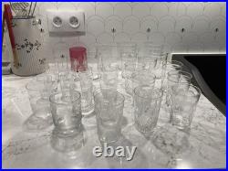 Gros lot de 30 gobelets en cristal taillé / gravé Baccarat St-Louis Daum