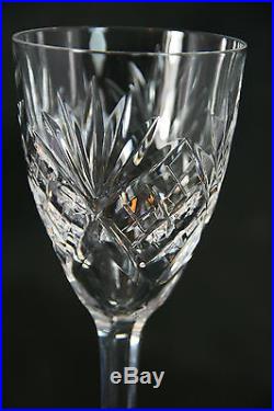 Lot de 12 beaux verres à vin en cristal de St Louis parfait état