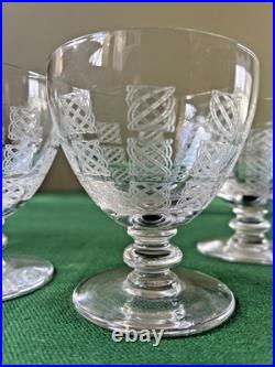 Lot de 6 verres à eau + pichet gravé en cristal Baccarat Saint Louis Lot de 6 verres à eau + pichet gravé en cristal Baccarat Saint Louis
