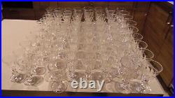 Lot de 75 verres en cristal forme conique cotes plates Baccacrat St Louis