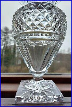 Magnifique et grand vase en cristal taillé de St Louis signé type medicis