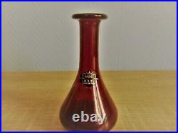 Magnifique vase miniature rouge rubis taillé en cristal de Saint Louis signé