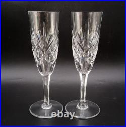 Paire de flûtes à champagne cristal soufflé taillé Saint-Louis modèle Chantilly
