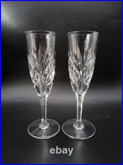 Paire de flûtes à champagne cristal soufflé taillé Saint-Louis modèle Chantilly