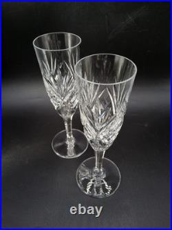 Paire de flûtes à champagne cristal soufflé taillé Saint-Louis modèle Chantilly