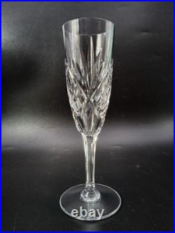 Paire de flûtes à champagne cristal soufflé taillé Saint-Louis modèle Chantilly