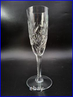 Paire de flûtes à champagne cristal soufflé taillé Saint-Louis modèle Chantilly