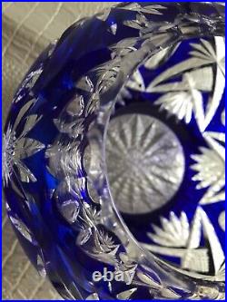 Petit vase boule en cristal de Saint Louis