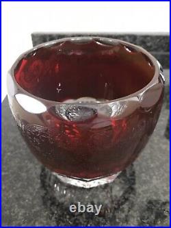 Petite coupe atypique cristal de Saint-Louis. Cristal clair doublé rubis (rouge)