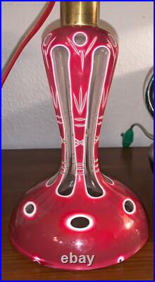 Pied de lampe en cristal overlay blanc rouge Baccarat Vierzon St Louis
