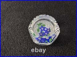 Presse papier fleures bleue en cristal de Saint Louis