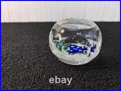 Presse papier fleures bleue en cristal de Saint Louis