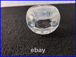 Presse papier fleures bleue en cristal de Saint Louis