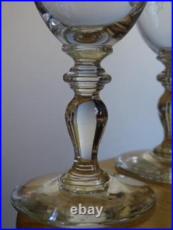 SAINT LOUIS 4 ANCIENS VERRES A VIN CRISTAL MODELE GRAVURE LOUISE 1293 ht 14,5 cm