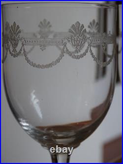 SAINT LOUIS 4 ANCIENS VERRES A VIN ROUGE CRISTAL GRAVURE STYLE EMPIRE ht 13 cm