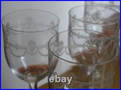 SAINT LOUIS 4 ANCIENS VERRES A VIN ROUGE CRISTAL GRAVURE STYLE EMPIRE ht 13 cm