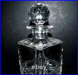 SAINT-LOUIS Carafe à whisky Diamant Pierreries en cristal taillé signé 25cm SAINT-LOUIS Carafe à whisky Diamant Pierreries en cristal taillé signé 25cm