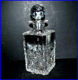 SAINT-LOUIS Carafe à whisky Diamant Pierreries en cristal taillé signé 25cm SAINT-LOUIS Carafe à whisky Diamant Pierreries en cristal taillé signé 25cm