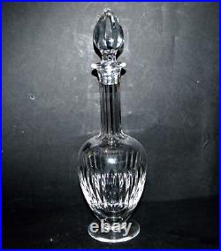 SAINT-LOUIS Carafe en cristal taillé signé et avec étiquette