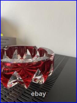 SAINT LOUIS Cendrier Ciselé Cristal Rouge Et Blanc diam. 15cm Made In France