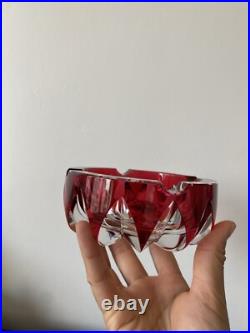 SAINT LOUIS Cendrier Ciselé Cristal Rouge Et Blanc diam. 15cm Made In France