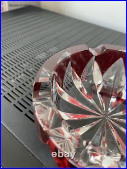 SAINT LOUIS Cendrier Ciselé Cristal Rouge Et Blanc diam. 15cm Made In France