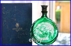 SAINT-LOUIS Flasque à alcool, en overlay de cristal, scène de chasse + coffret