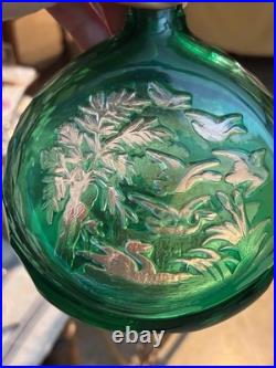 SAINT-LOUIS Flasque à alcool, en overlay de cristal, scène de chasse + coffret