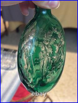 SAINT-LOUIS Flasque à alcool, en overlay de cristal, scène de chasse + coffret