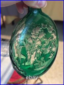 SAINT-LOUIS Flasque à alcool, en overlay de cristal, scène de chasse + coffret