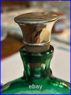 SAINT-LOUIS Flasque à alcool, en overlay de cristal, scène de chasse + coffret
