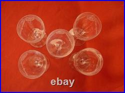 SAINT LOUIS, SAPHO, SERIE DE 5 VERRES A EAU EN CRISTAL GRAVE, FIN XIX-DEBUT XXème