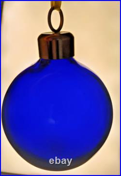 SAINT LOUIS Superbe boule de Noël en cristal bleu nuit Signée SAINT LOUIS Superbe boule de Noël en cristal bleu nuit Signée
