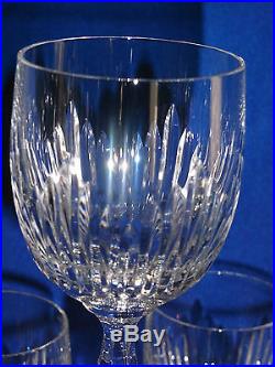 Série de 6 verres à vin n°3 en cristal taillé de Saint Louis modèle Liane