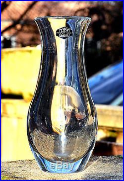 Saint Louis. Grand vase balustre en cristal blanc multicouche, vers 1980. Signé