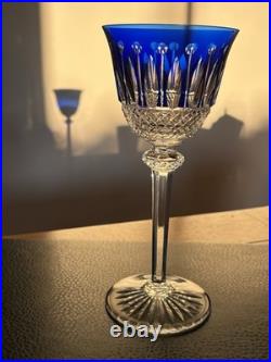Saint Louis Modèle TOMMY Verre à vin en cristal taillé et coloré Bleu Saint Louis Modèle TOMMY Verre à vin en cristal taillé et coloré Bleu