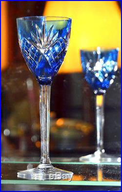 Saint Louis. Suite de neuf grands verres à Vin du Rhin, en overlay de cristal