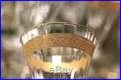 Saint Louis, série de 20 verres à vin cristal et or à décor gravé de rinceaux