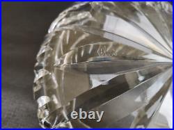 Saladier coupe cristal taillé signé Saint Louis diamètre 22 cms Hauteur 10 cms Saladier coupe cristal taillé signé Saint Louis diamètre 22 cms Hauteur 10 cms