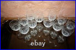 Série de 12 verres à liqueur en cristal de Saint Louis modèle Vendome St