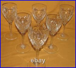 Série de 6 verres à vin /eau cristal de Saint-Louis modèle Chantilly estampillés Série de 6 verres à vin /eau cristal de Saint-Louis modèle Chantilly estampillés