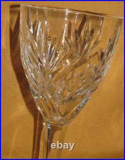 Série de 6 verres à vin /eau cristal de Saint-Louis modèle Chantilly estampillés