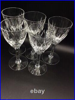Série de cinq verres à eau en cristal taillé signé Saint-Louis modèle Monaco