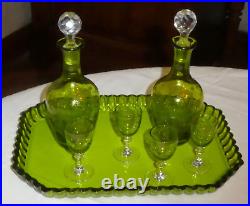 Service à liqueur en Cristal De Saint Louis Baccarat vert olive gravé 7 pièces