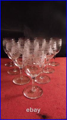Service de 10 verres a porto en cristal de Saint Louis modèle gravé
