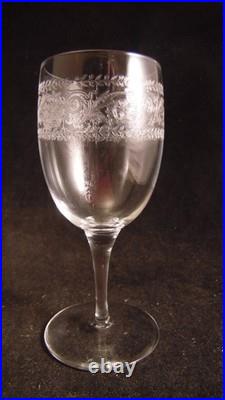 Service de 10 verres a porto en cristal de Saint Louis modèle gravé