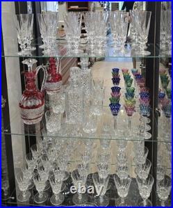 Service de 36 verres en cristal Saint-Louis modèle Guernesey signé