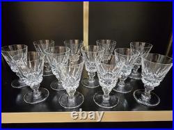 Service de 36 verres en cristal Saint-Louis modèle Guernesey signé